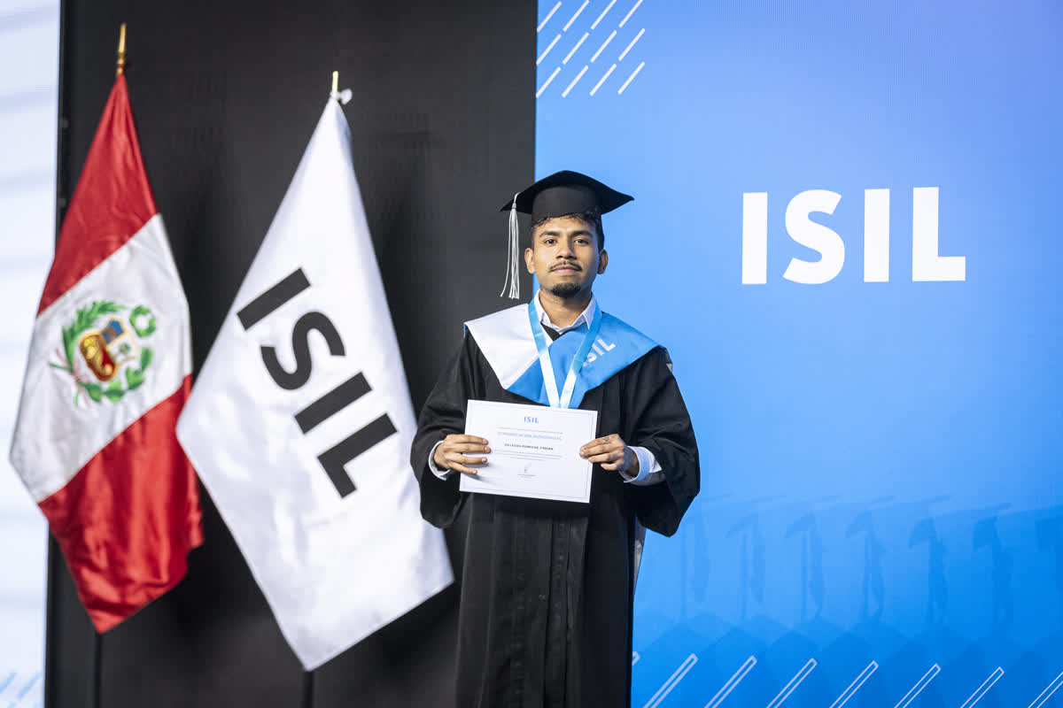 Fabian Villegas en su graduación de Comunicación Audiovisual